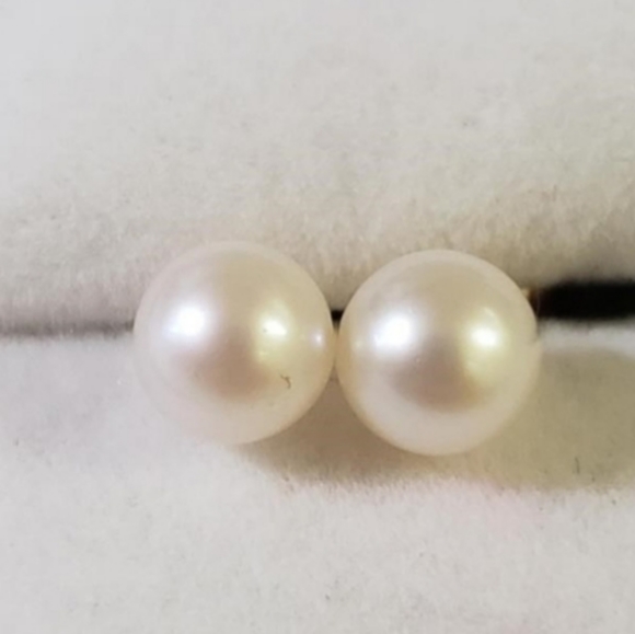 Silver Pearl Earrings- Pierced NEW FINAL PRICE - Picture 1 of 10